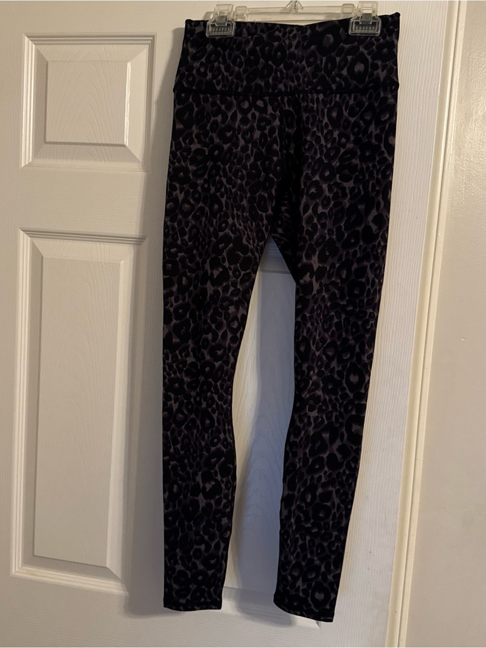 High-Waist Leopard Print Leggings in Black